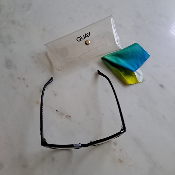 Quay Scrollin unisex blue light glasses in black - Picture 7 of 7